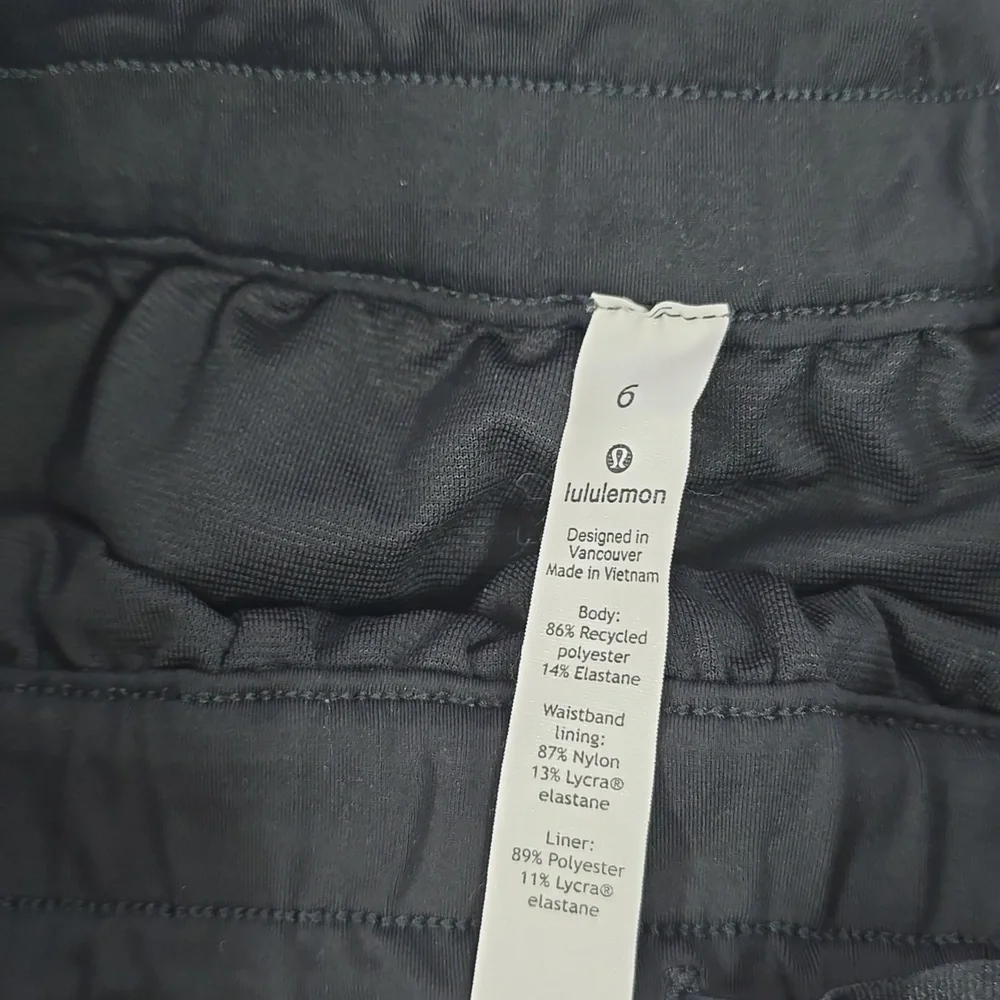Lululemon Tracker Short V *4